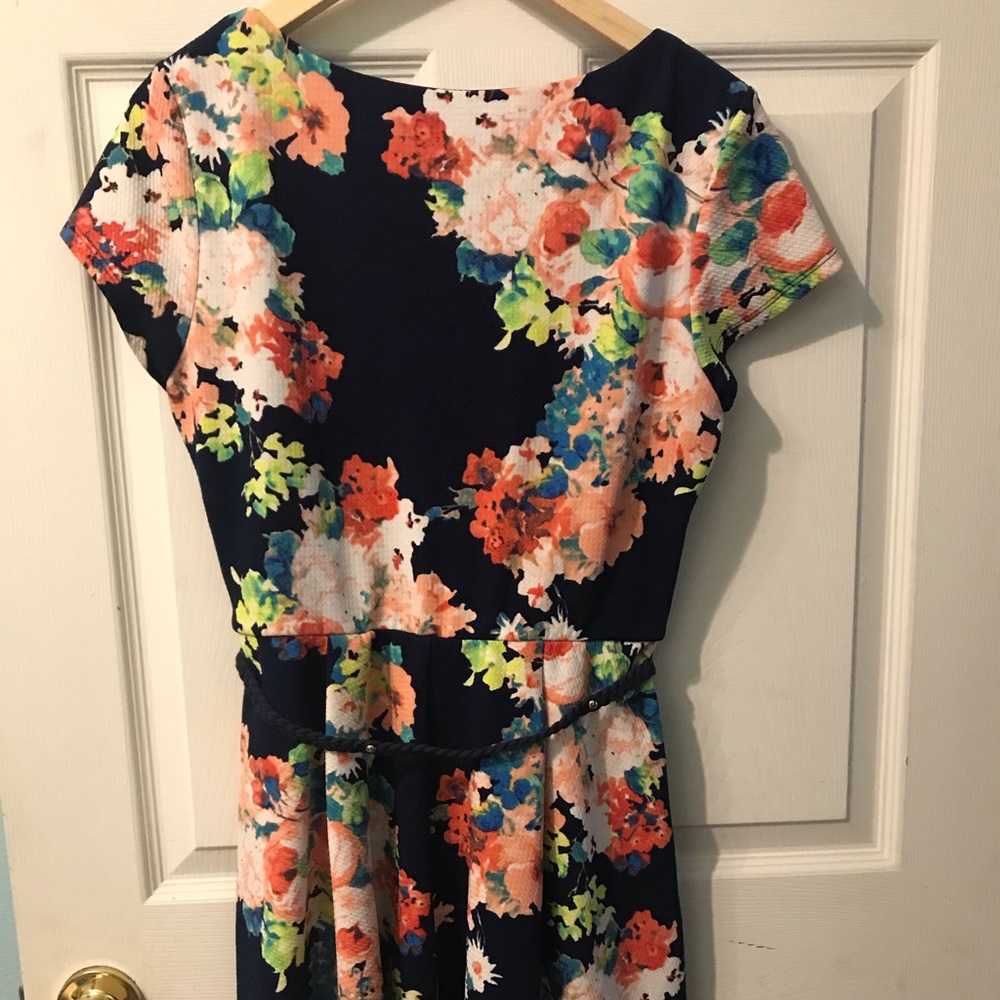 Dress - Picture 3 of 3